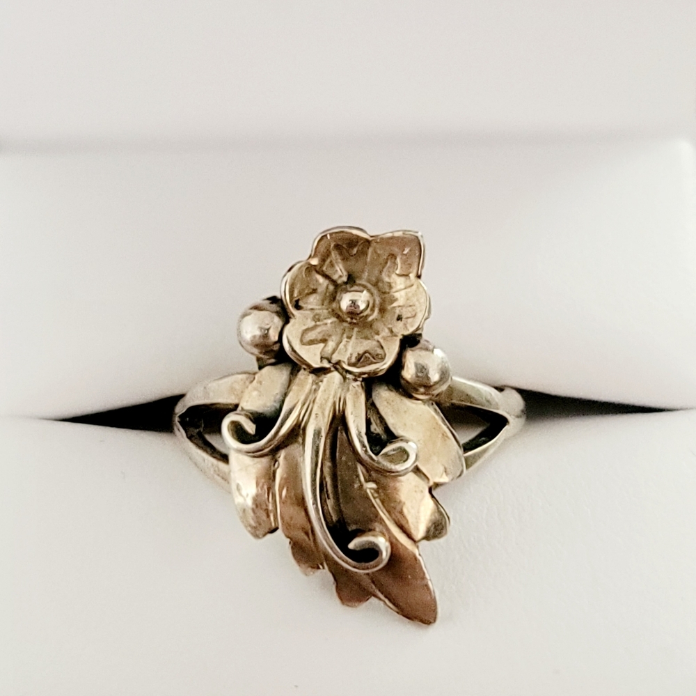 Sterling Silver Virgil Leekya Knuckle Length Floral Design 925
